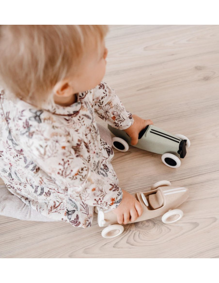 Dirkalni avtomobilček Grand Prix v svetlo rjavi barvi