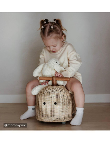 Otroški poganjalec iz ratana