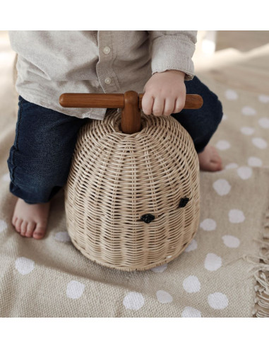 Otroški poganjalec iz ratana