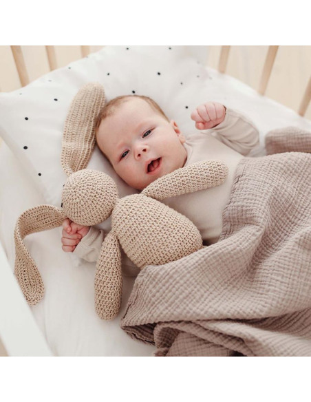 Kvačkani bombažni zajček medene barve