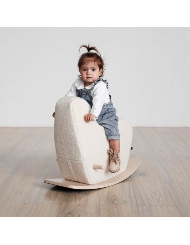 Kosmat otroški gugalni konjiček krem barve
