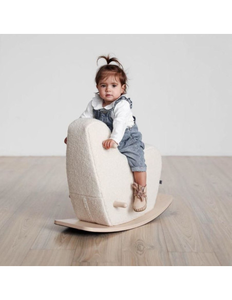 Kosmat otroški gugalni konjiček krem barve